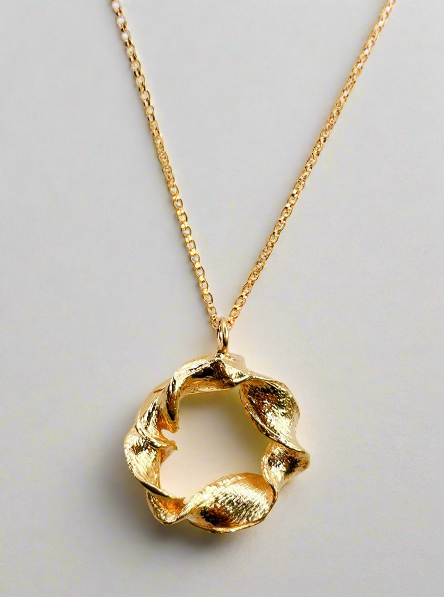 Gold Vermeil Flow Twist Pendant Necklace